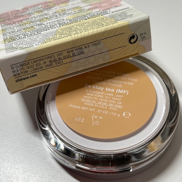 NIB RARE Clinique Stay-Matte Sheer Pressed Powder 24 Stay Tea Oil-Free Makeup - Picture 5 of 6